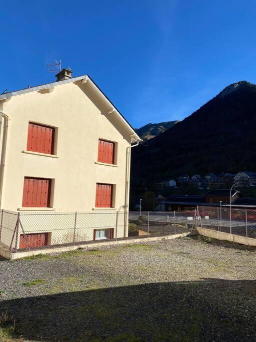 Appartement Au Centre Ville. Cauterets Exterior foto